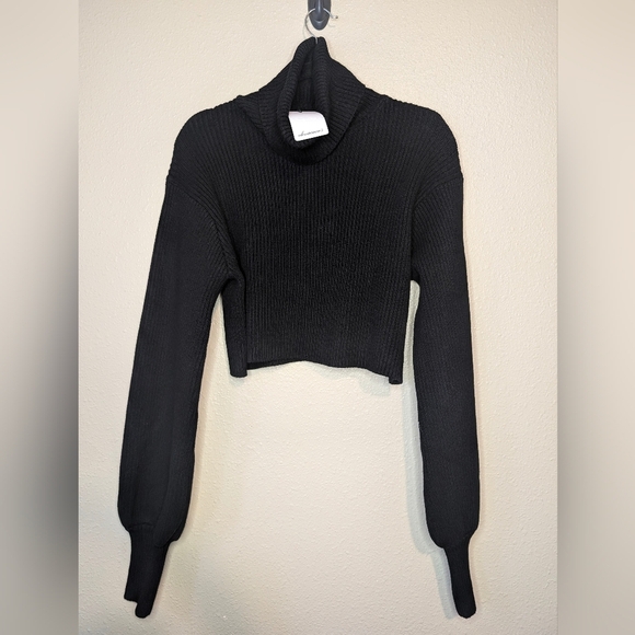NWT Olivaceous Turtle Neck Sweater Crop XtraLong sleeves Black ripped Size Large - Picture 4 of 9